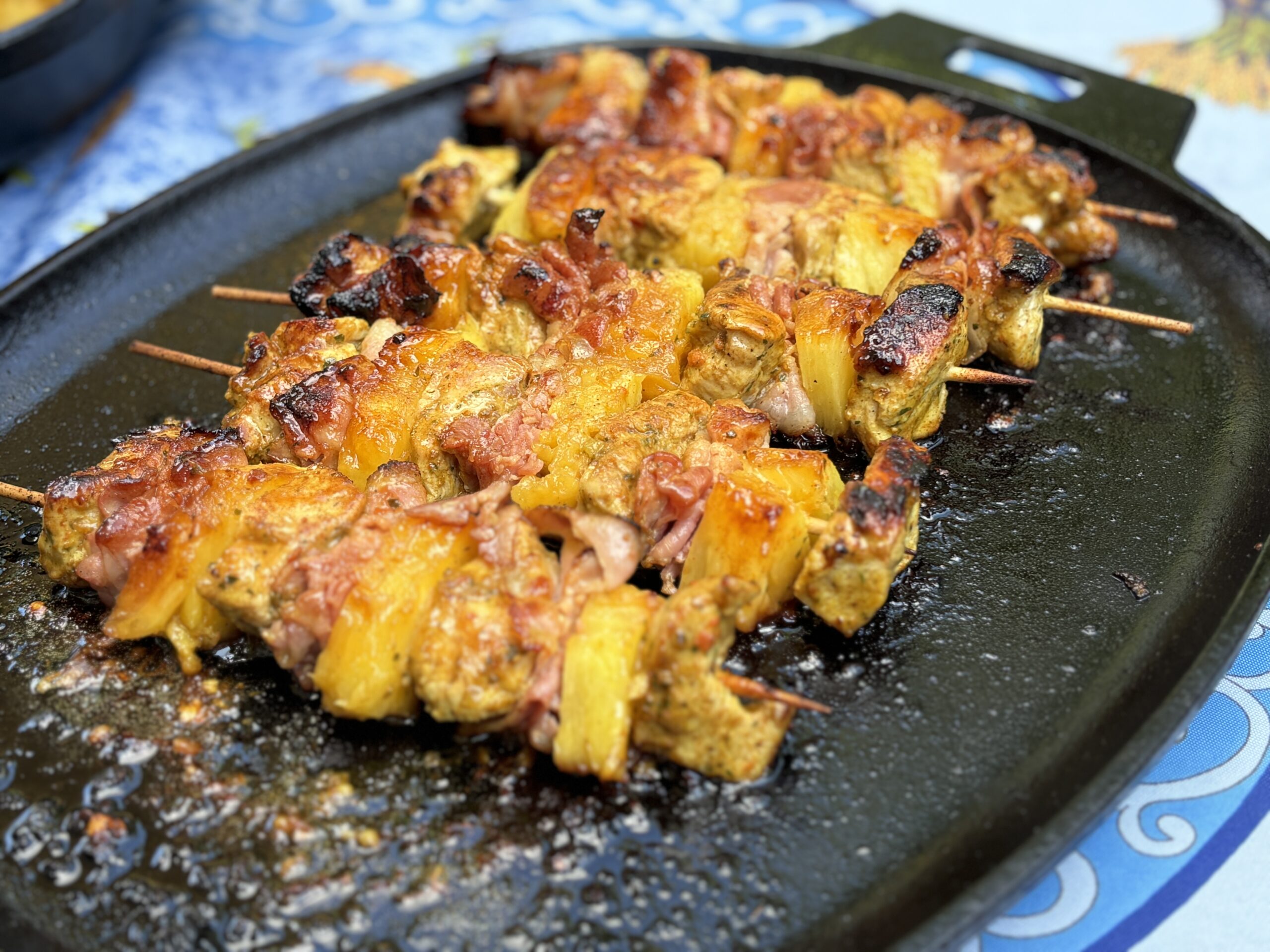 Hähnchenspieße mit Ananas und Bacon